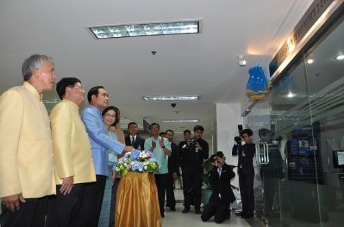 วันที่ 22 เม.ย. 2559 พล.อ.ประยุทธ์ จันทร์โอชา นายกรัฐมนตรี เป็นประธานเปิดศูนย์บริการประชาชนกระทรวงพาณิชย์